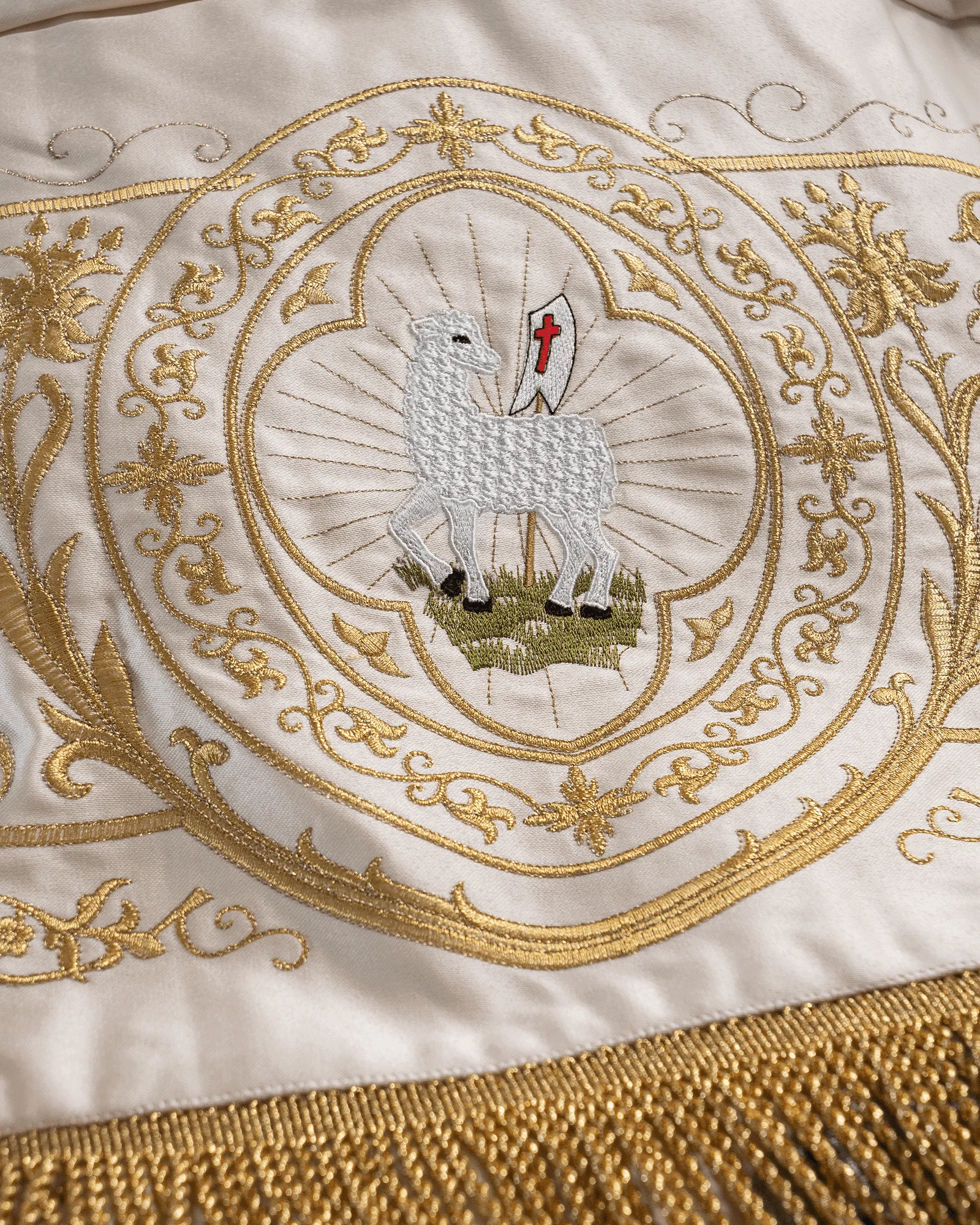 Canopy with embroidered angels and motifs - Image 3
