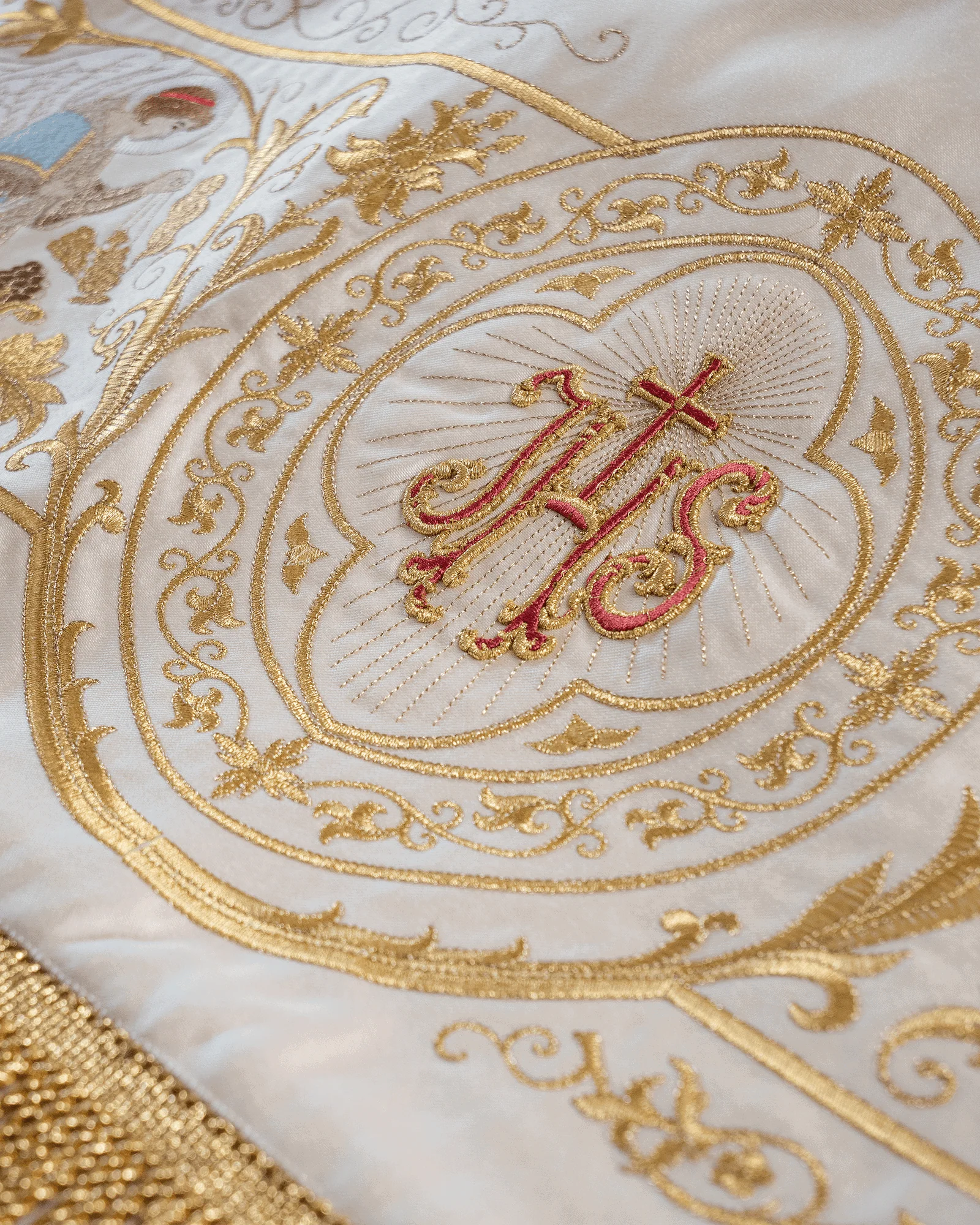 Canopy with embroidered angels and motifs - Image 6
