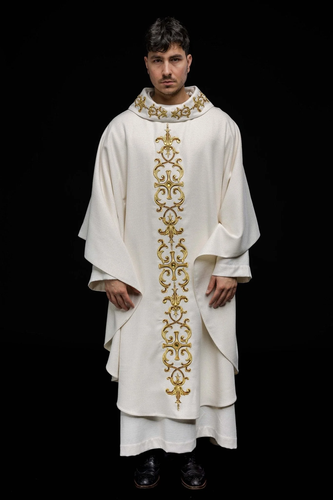 Chasuble richly embroidered, adorned with gemstones - Image 8