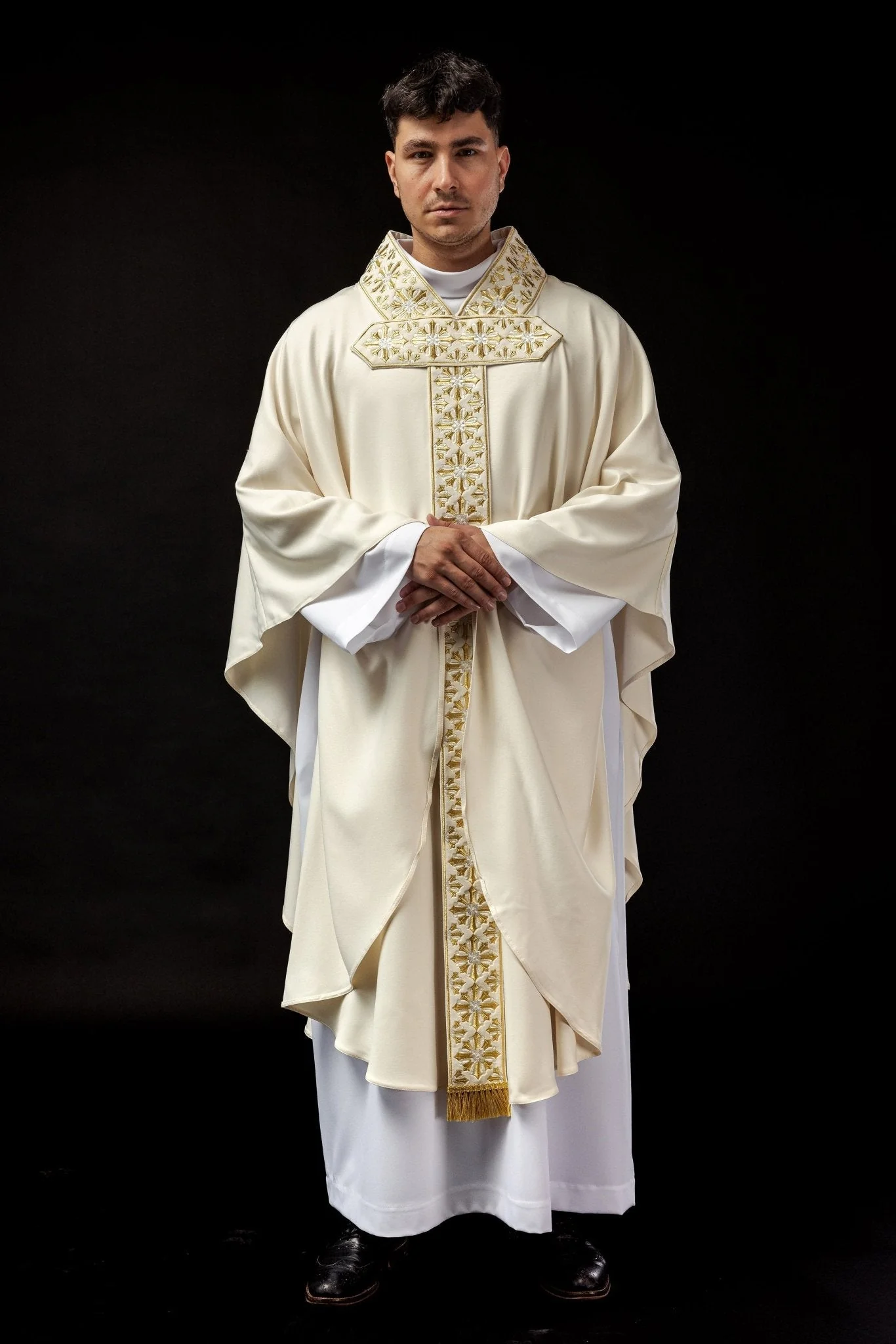 Chasuble with shiny embroidery in ecru - Image 6
