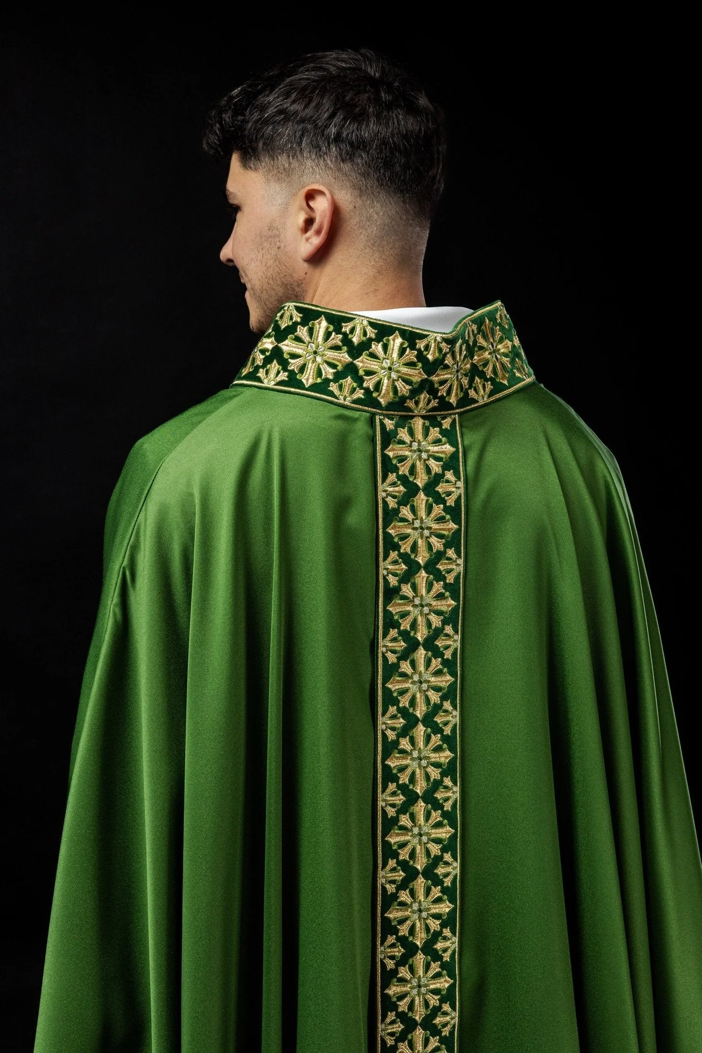 Chasuble with shiny embroidery in green - Image 5
