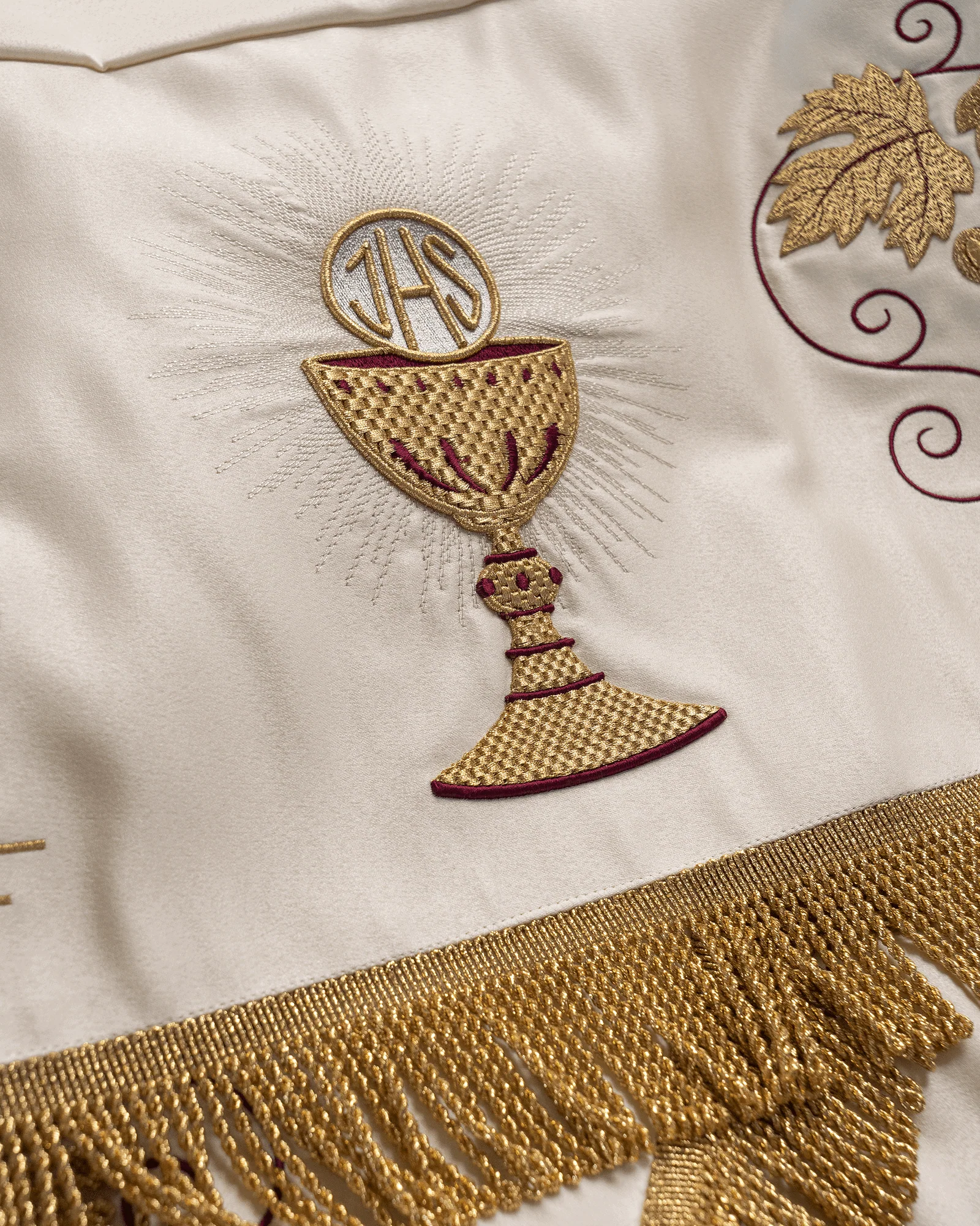 Embroidered Canopy with grape motifs - Image 6