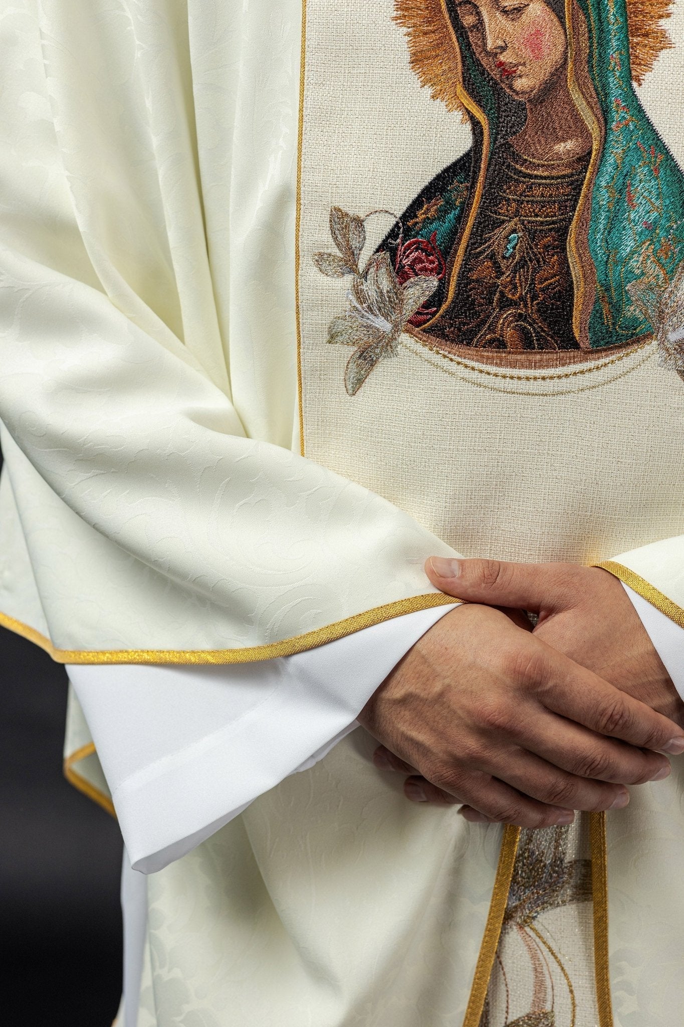Embroidered chasuble with the image of Our Lady of Guadalupe - Image 4