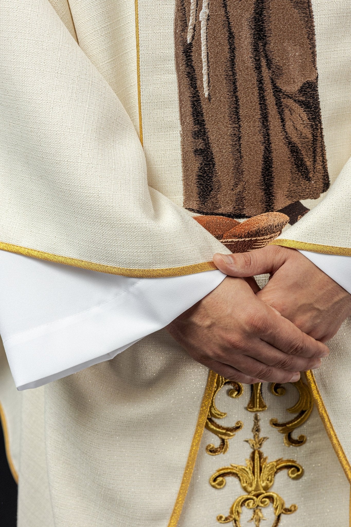 Embroidered chasuble with the image of Saint Anthony - Image 5