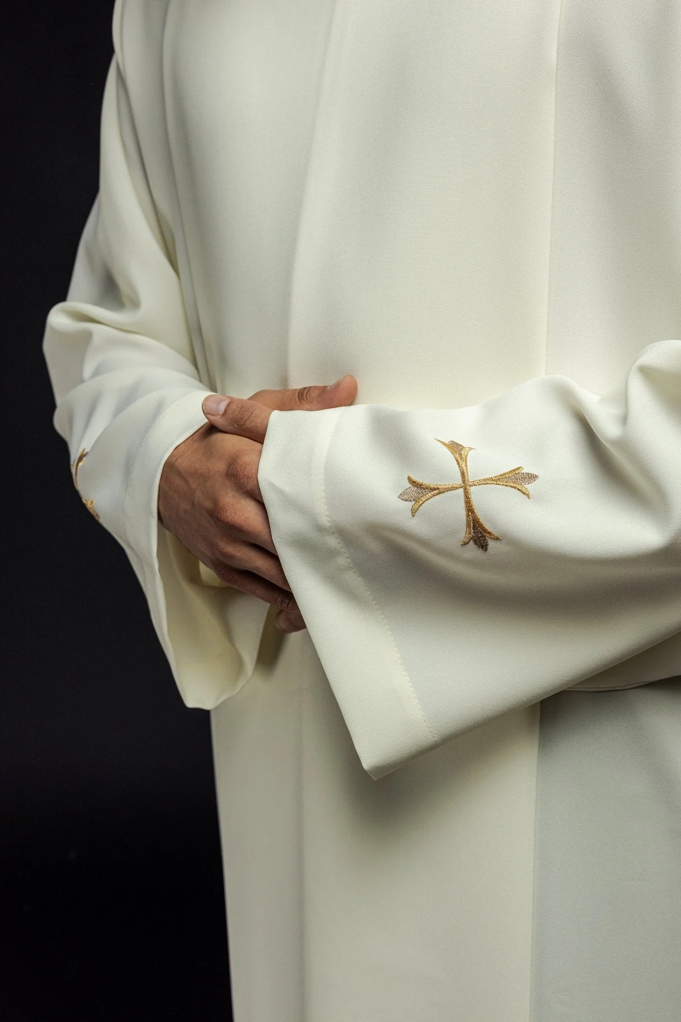Embroidered cleric alb with collar - Image 4