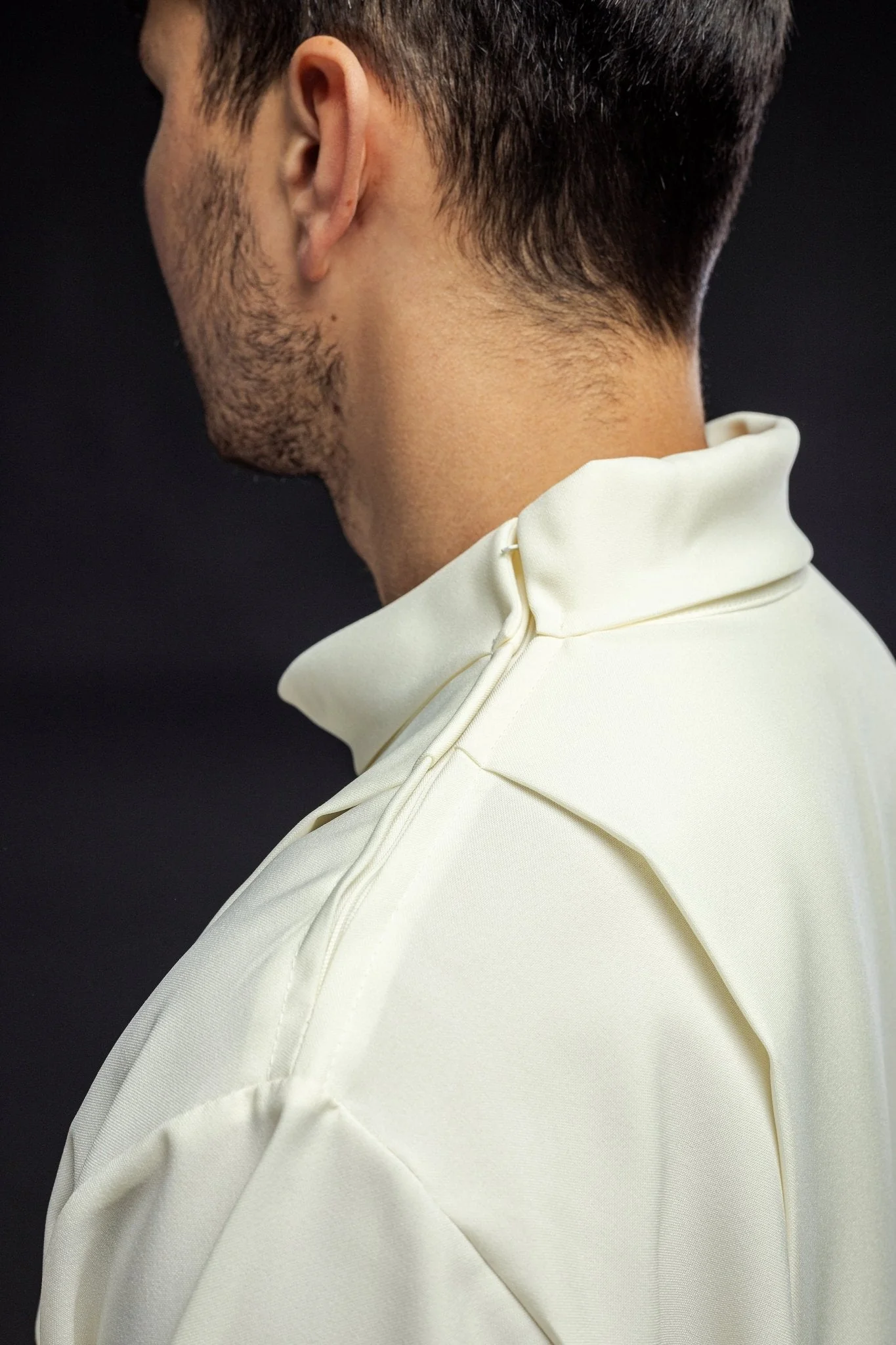 Priest's alb with neck collar in ivory - Image 4