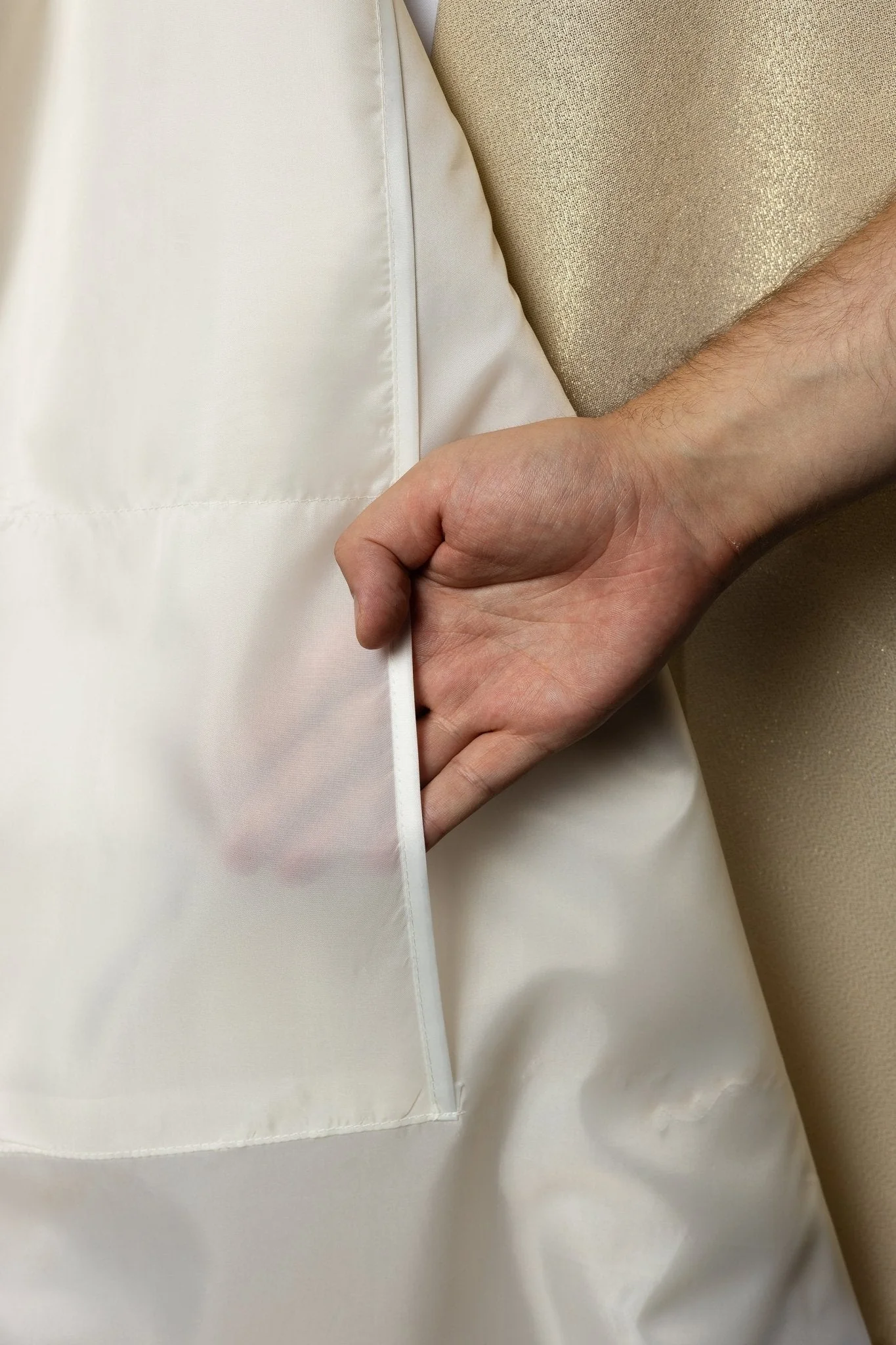 Liturgical veil with golden cross embroidery - Image 4
