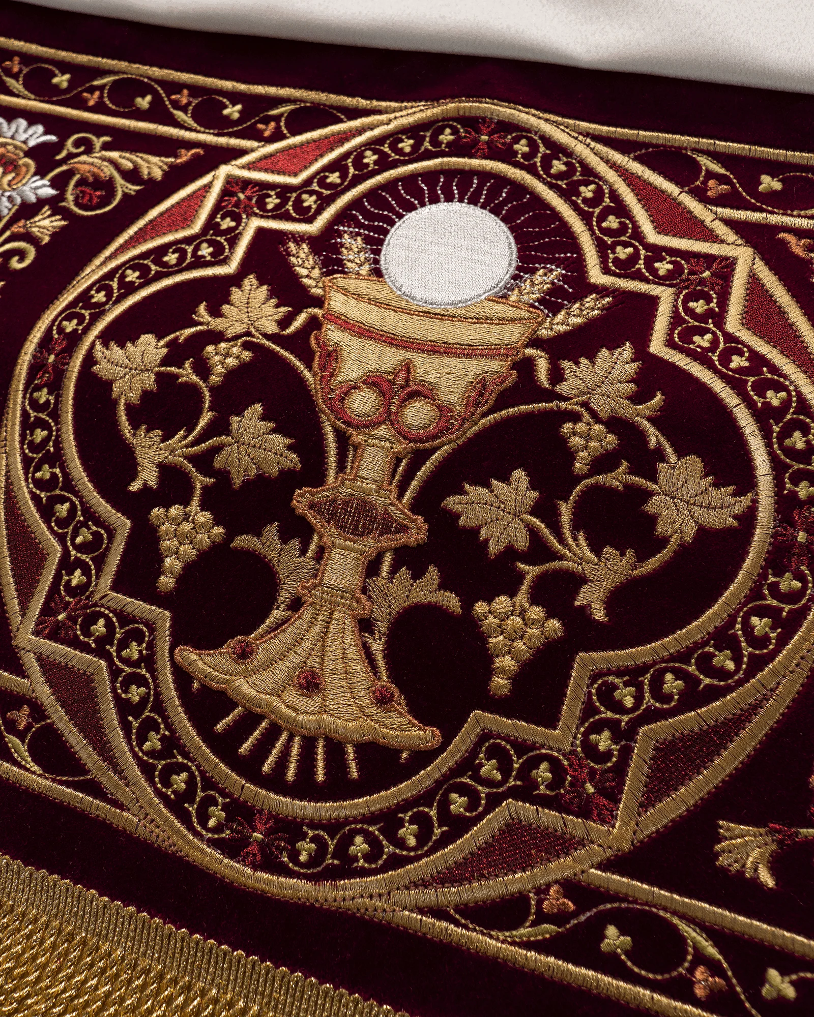 Processional canopy for Corpus Christi made of maroon velvet - Image 5